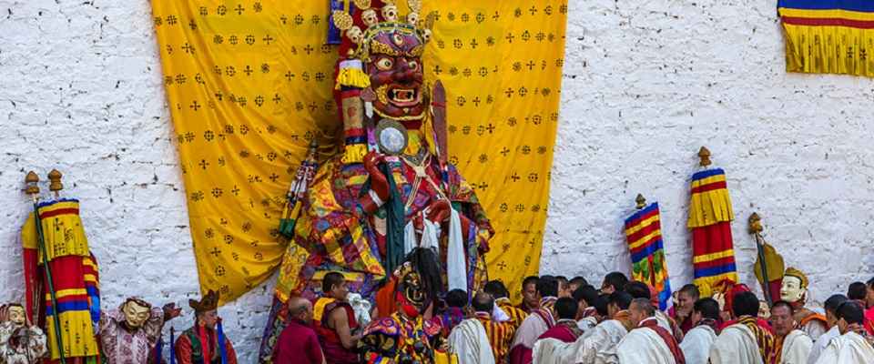 Want to experience vibrant Bhutanese culture at close proximity take a festival trip to Bhutan.Bhutanese love to socialize. An integral part of the Bhutanese tradition is its culture. Bhutanese love social gatherings and present themselves in spirit of celebration. If you wish to see Bhutanese from all walks of life making fun, play, flirt and drink alcohol during such festivities